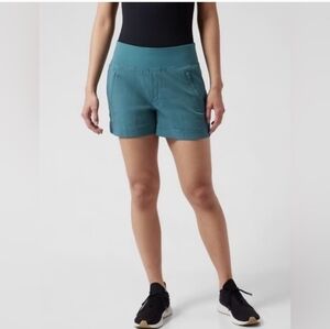 BNWT Athleta Trekkie North Shorts Size 20